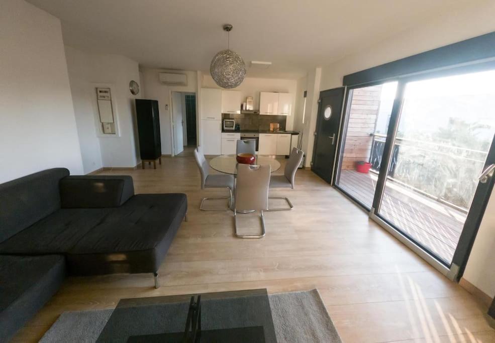 "Le Relax" - Velaux Appart Climatise - 6 Pers Avec Terrasse A 15 Min Plage Et Aeroport Kültér fotó